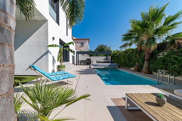 Location de vacances pour 8 personnes, avec Jacuzzi et Terrasse ainsi que Jardin et Piscine à Lattes - 3
