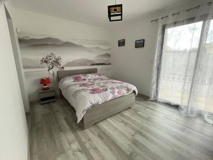 Location de vacances pour 6 personnes, avec vue ainsi que piscine et jardin à Villemolaque - 4