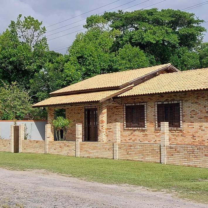 Casas e apartamentos de temporada para 10 pessoas, com jardim e vista, com animais de estimação em Itapoá