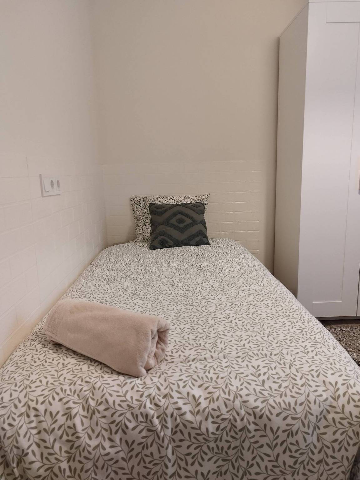 Modern Comfort in Madrid Premium Room Rental with All Amenities in Madrid, Madrid Province