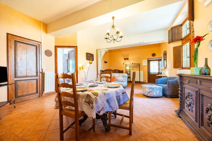 Château de Curton Cottage with Private Garden and Wi-Fi in Daignac in Daignac, Libourne region
