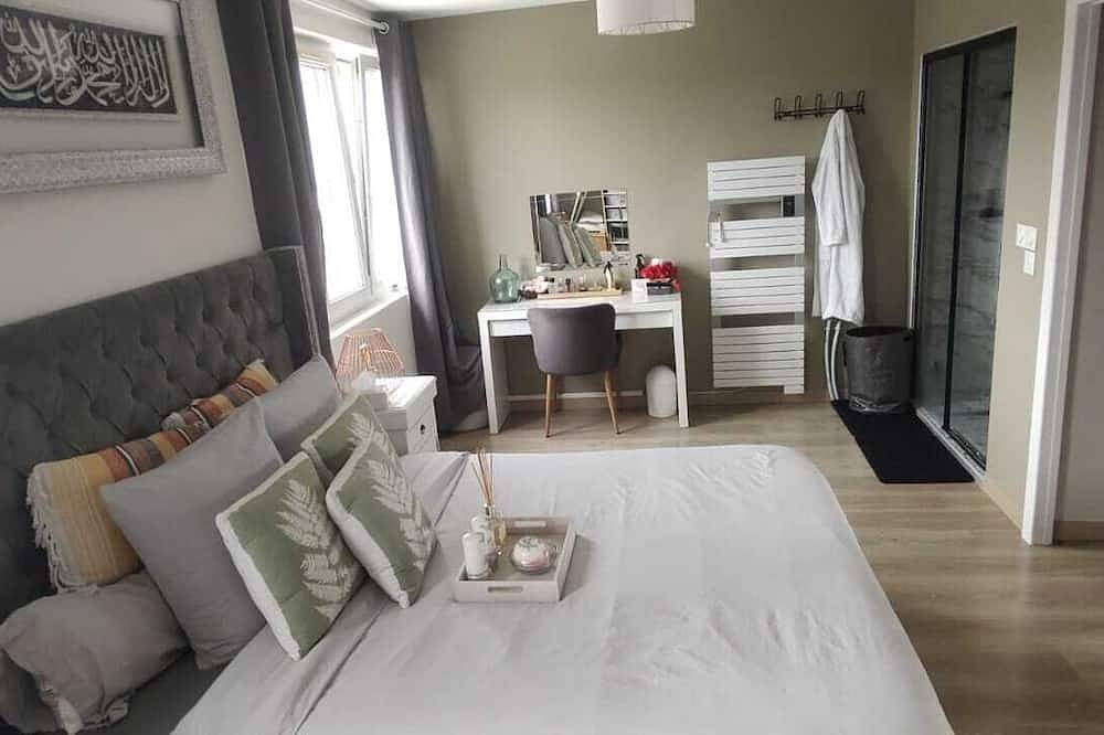 Comfortable and ideally located house, perfect for family stays. in Waziers, Department Nord