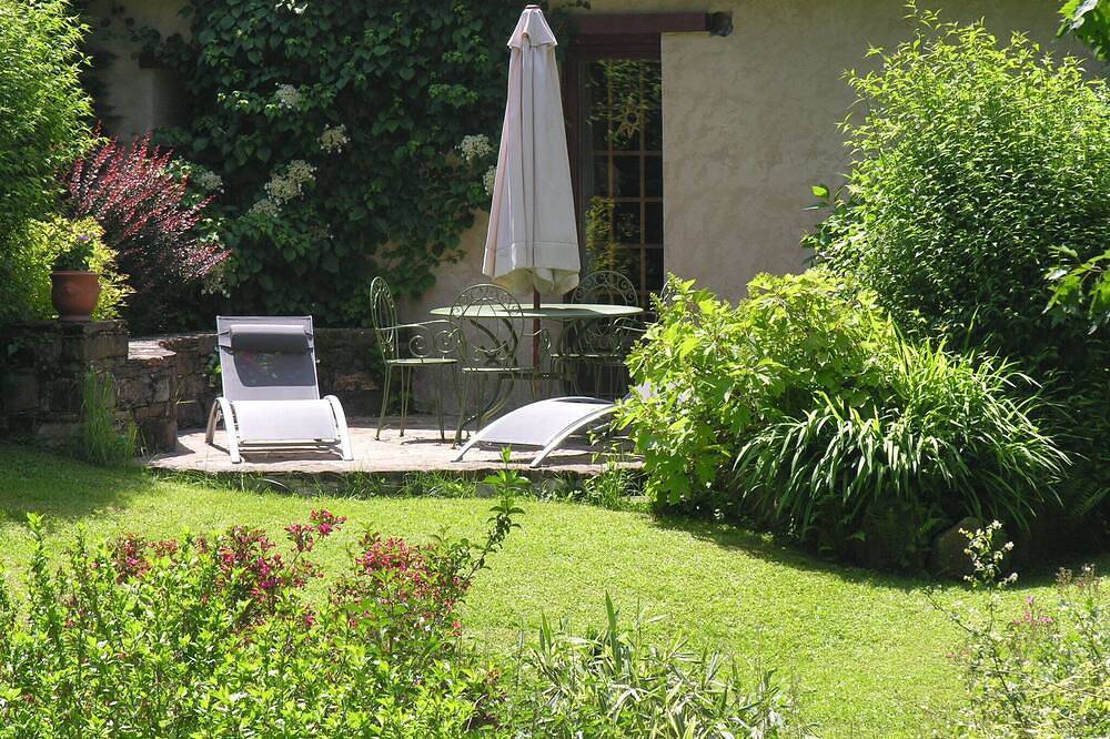 Friedenshafen gegenüber dem Mont Valier 2838 m in Oust, Parc naturel régional des Pyrénées ariégeoises