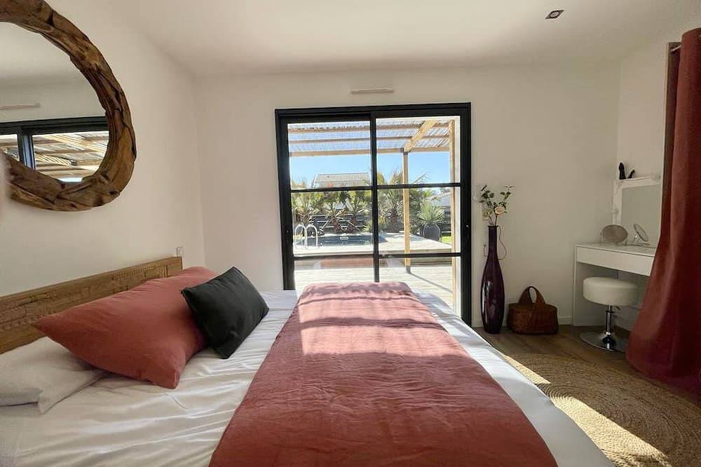 Villa Meli with the ocean, Lacanau and the Bassin d'Arcachon just 10 minutes away in Le Porge, Lesparre-Médoc region