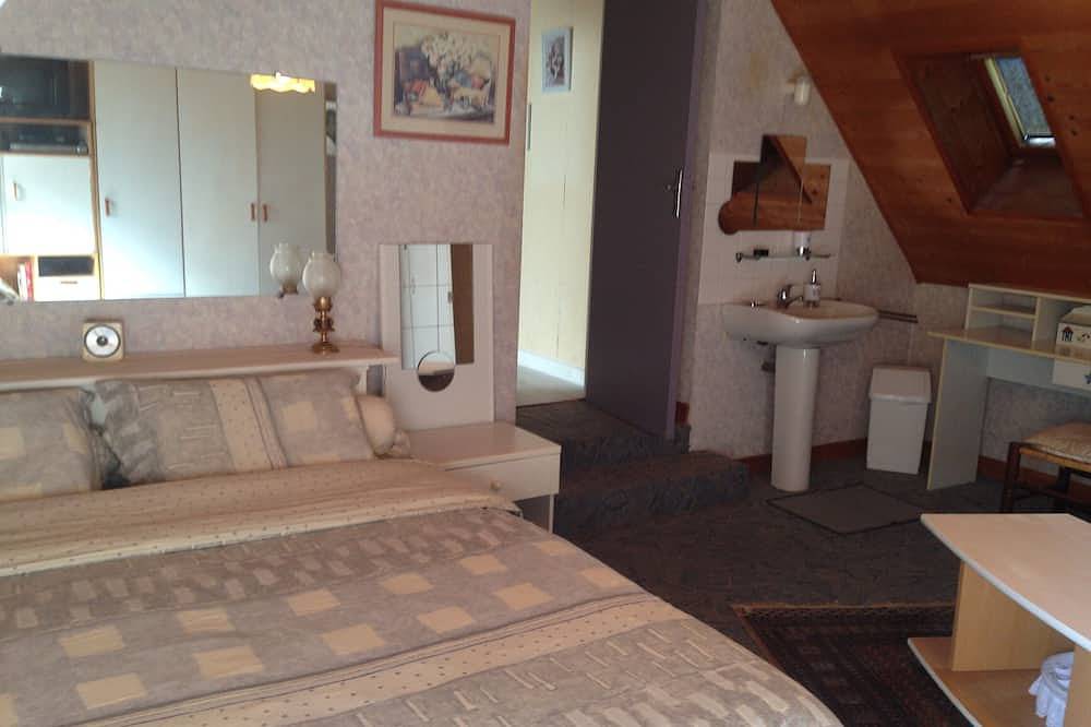 Peaceful house between sea and forest near Perros-Guirec in Louannec, Pink Granite Coast