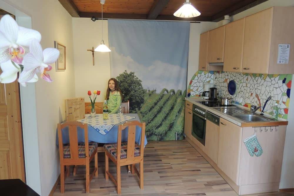 Ganze Wohnung, Ferienwohnung (40qm) mit großzügigem Badezimmer und Sitzgelegenheit im Garten in Gemeinde Herrnbaumgarten, Mistelbach (Niederösterreich)