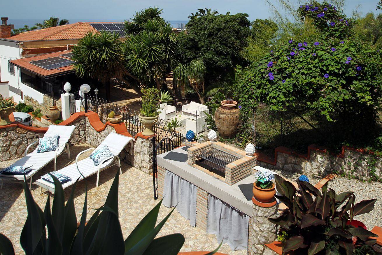 Apartamento inteiro, Oasis of Nature – Sea View & Natural Pool in Marina di Caronia, Caronia