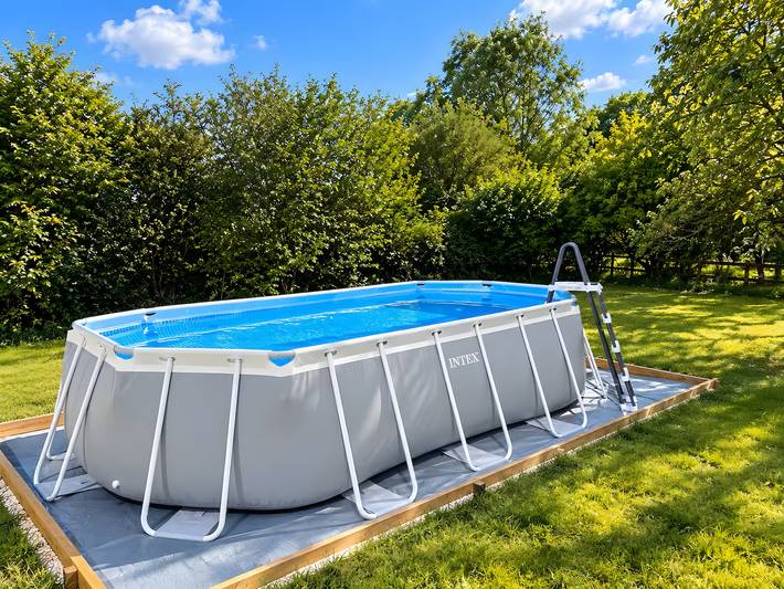Cottage 'L’échappée Bleue De Marguerite' with private pool, terrace and Wi-Fi in Évron, Mayenne