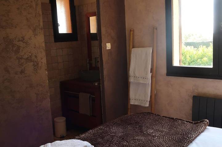 Location de vacances pour 2 personnes, avec piscine et terrasse ainsi que jacuzzi et jardin à Sainte-Anastasie - 3
