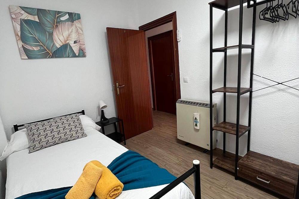 Entire apartment, El Atelier Apartment in Alcalá de Henares, Madrid Province