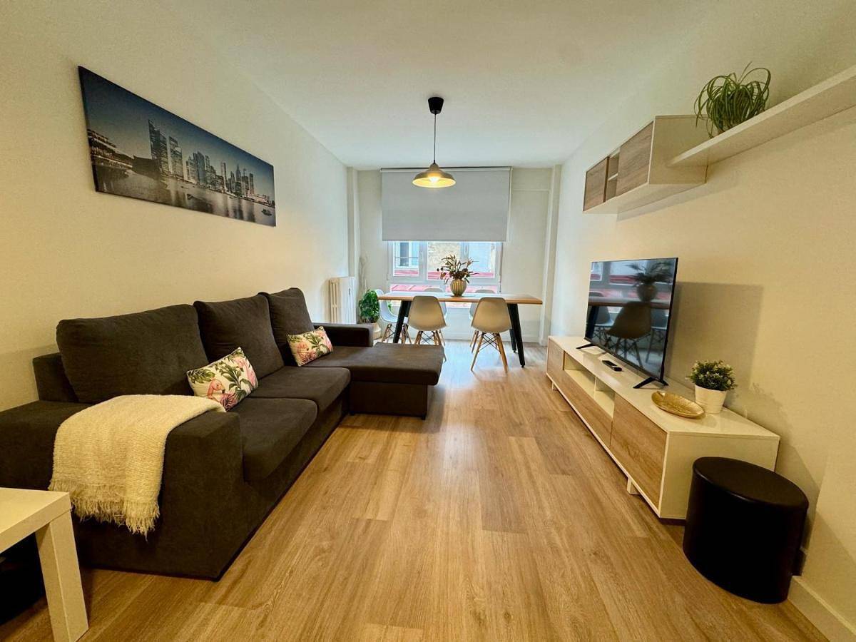Apartamento entero, Three-Bedroom Apartment in Oviedo, Cordillera Cantábrica