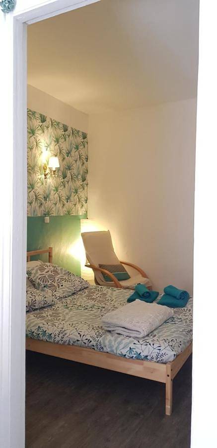 Appartement entier, Apartment with Balcony in Sète, Côte méditerranéenne (France)