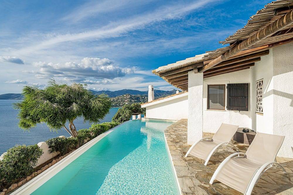 Villa Myra:offenes Fenster über blauem Meer und unglaublichen Sonnenuntergängen in Torre delle Stelle, Maracalagonis