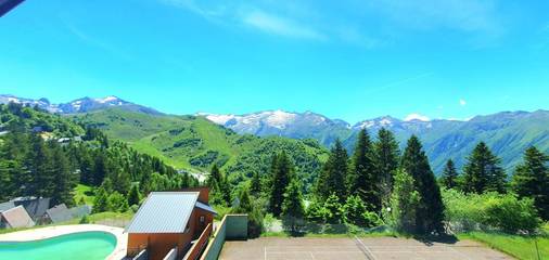 Gîte pour 4 personnes, avec vue et piscine ainsi que sauna et jardin, animaux acceptés dans Guzet-Neige