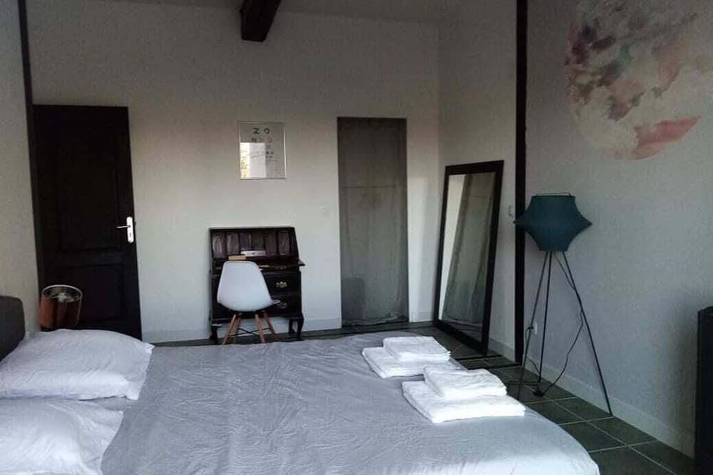 Gîte, 102 m2, large private terrace.  Swimming pool/parking area on the property in Saint-Nazaire-d'Aude, Mittelmeerküste (Frankreich)