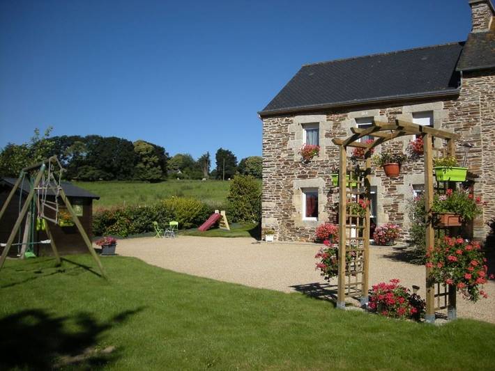 Gîte pour 5 personnes, avec jardin et terrasse à Saint-Thélo