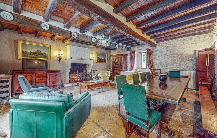 Location de vacances pour 12 personnes, avec terrasse ainsi que piscine et jardin à Couhé - 4