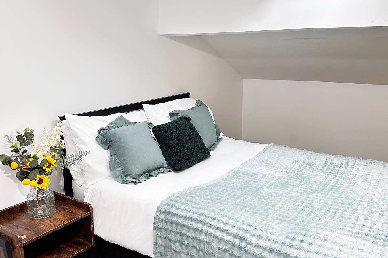 Entire holiday apartment, Willow Suite - 3br - Sleeps 8 - Central Blackpool in Blackpool Pleasure Beach, North West England