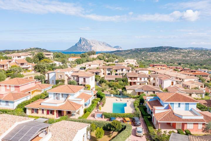 Gîte pour 4 personnes, avec balcon/terrasse et piscine à Monte Petrosu