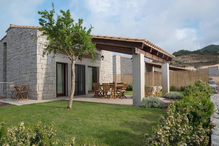 Villa per 4 persone, con Terrazza e Giardino nonché Panorama a Cala Sinzias