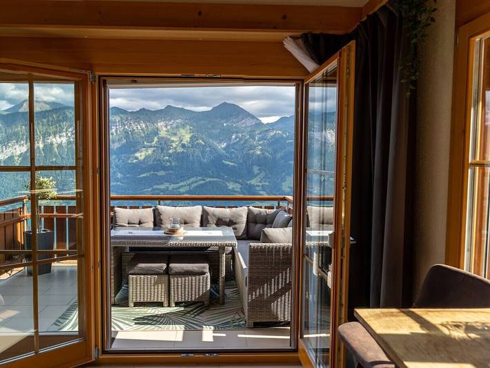 Ferienhaus für 6 Personen, mit Balkon und Terrasse sowie Sauna in Beatenberg