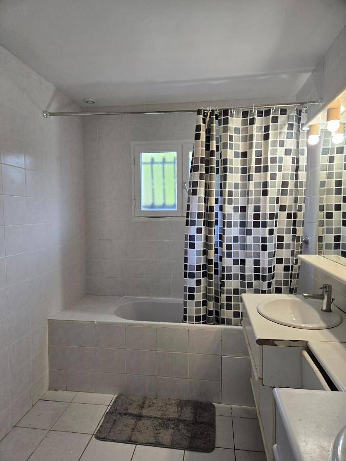 Location de vacances pour 6 personnes, avec terrasse et piscine à Blanquefort - 3