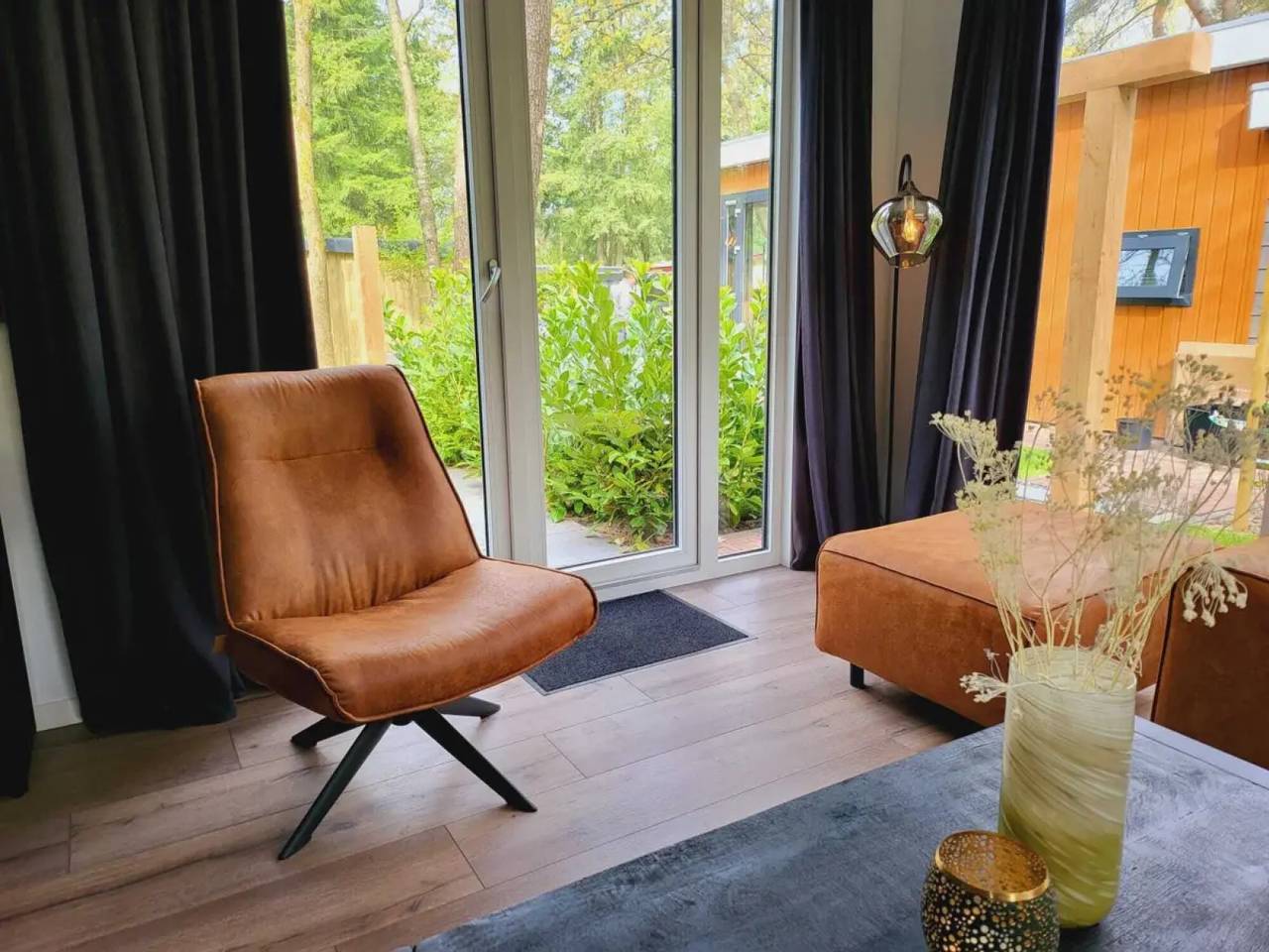 Moderner 6-Personen-Bungalow mit umzäuntem Garten mitten im Wald auf der Veluwe in Veluwe