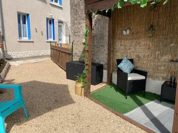 Gîte pour 2 personnes, avec jardin et vue à Préveranges