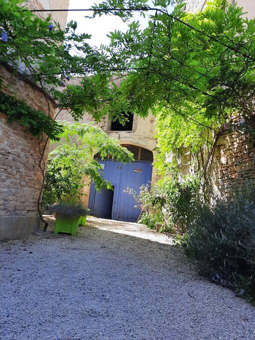 Sainte Glycine in Montillot, Arrondissement d'Avallon
