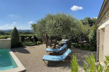 Gîte pour 2 personnes, avec jardin à Cucuron