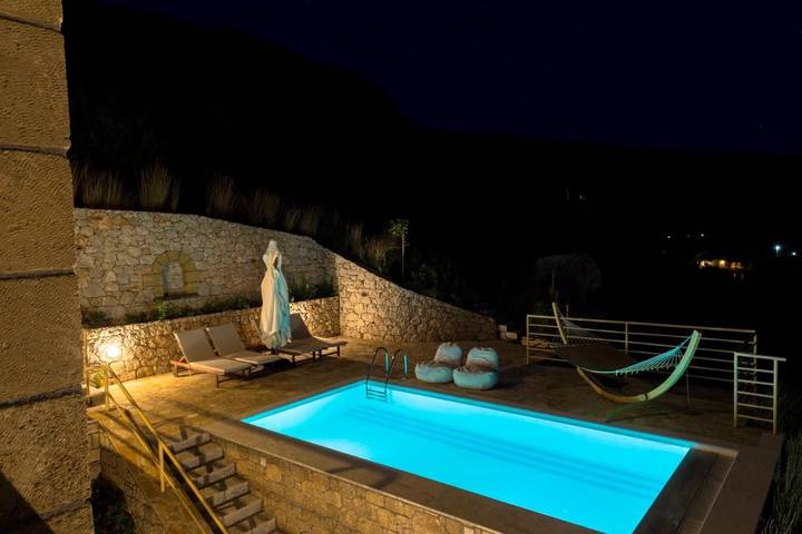 Location de vacances pour 5 personnes, avec piscine ainsi que jardin et vue dans Stoupa - 2