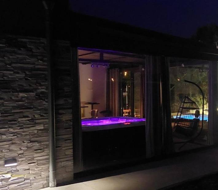 Villa per 2 persone, con giardino e panorama nonché piscina, con animali domestici a Pula Croazia