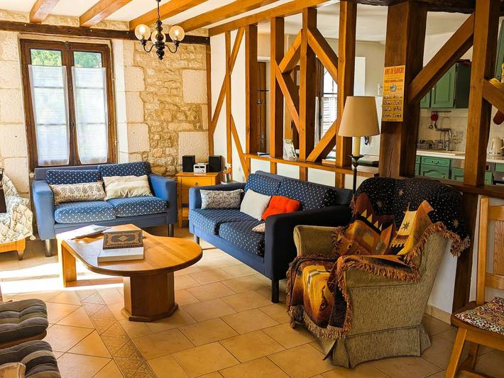 Gîte pour 15 personnes, avec Terrasse et Jardin à Auxerre