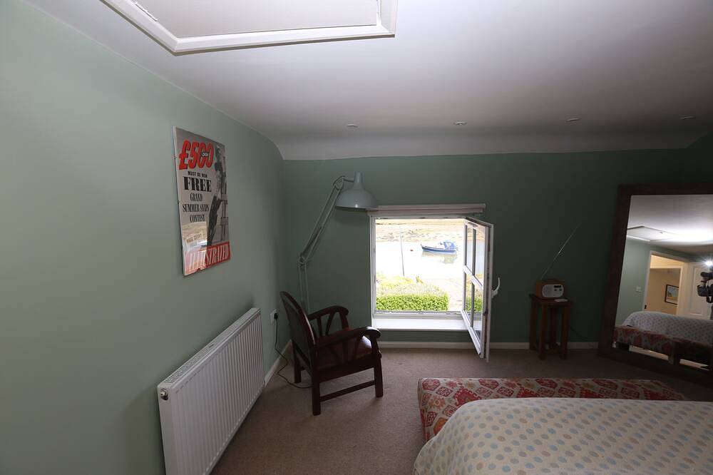 Luxury Cottage with Spectacular Views and Terrace Overlooking the Creek in Wells-next-the-Sea, Norfolk Coast