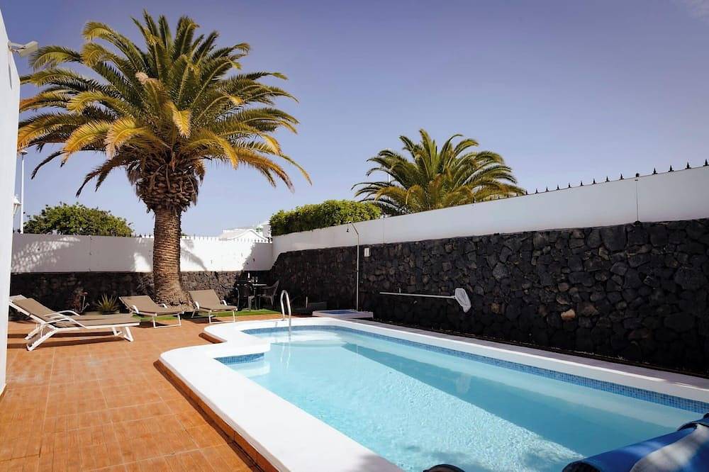 Casa vacanza a Tias a partire da 252€ a notte