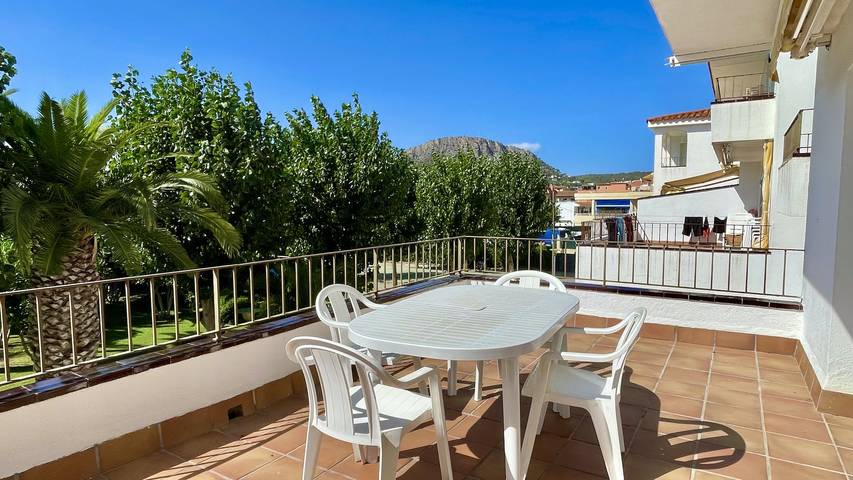 Ferienwohnung für 6 Personen, mit Terrasse und Garten, mit Haustier in Els Griells