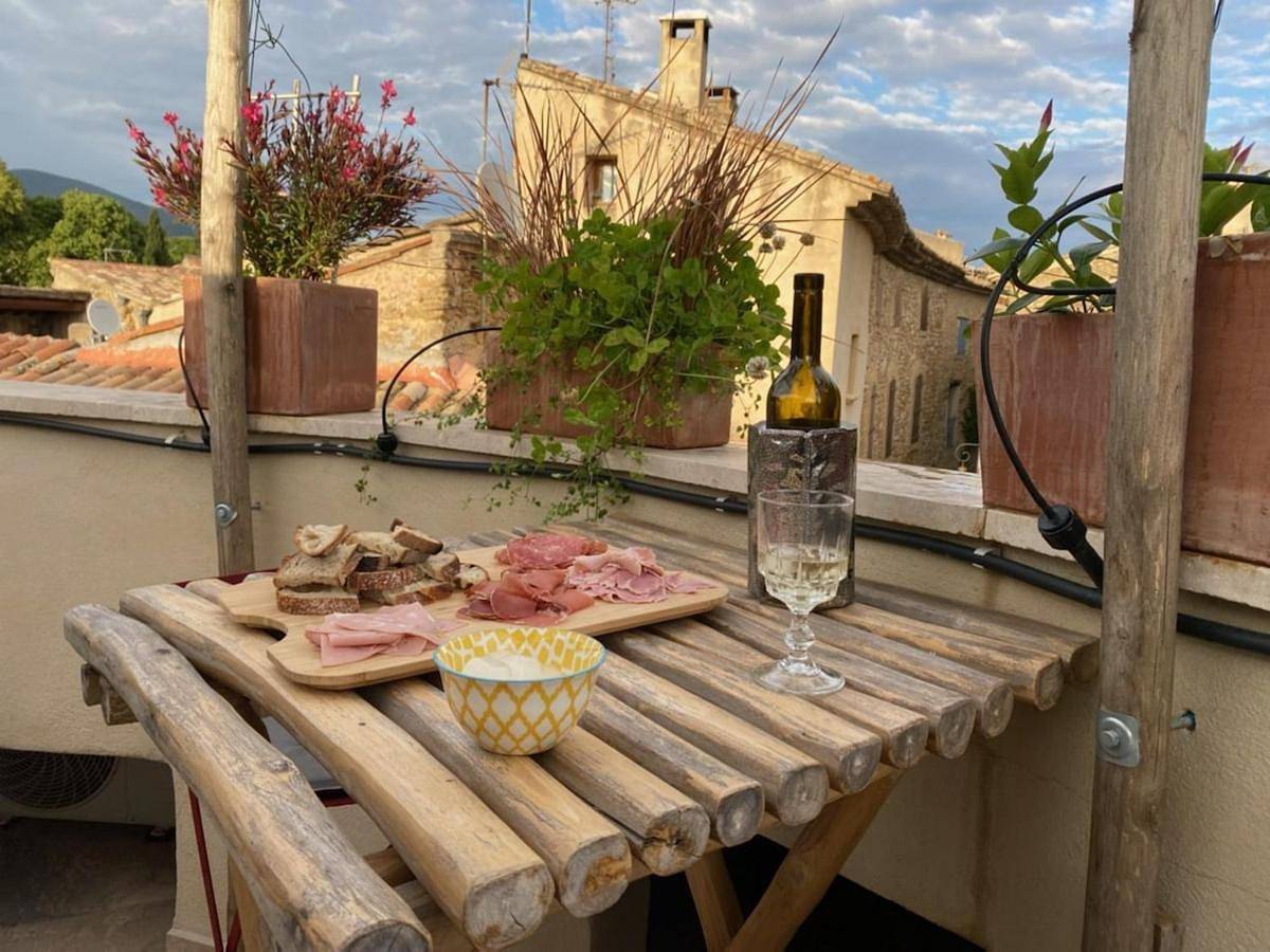 L'Exquishette de Lourmarin, un nid sur les toits. in Lourmarin, Regionaler Naturpark Luberon