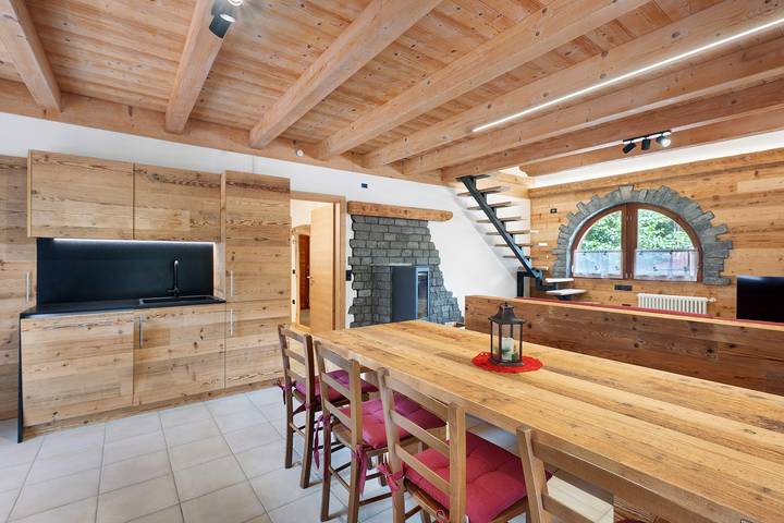 Chalet 'Maso Rubino' with Mountain View, Balcony and Wi-Fi in Pontara, Rabbi