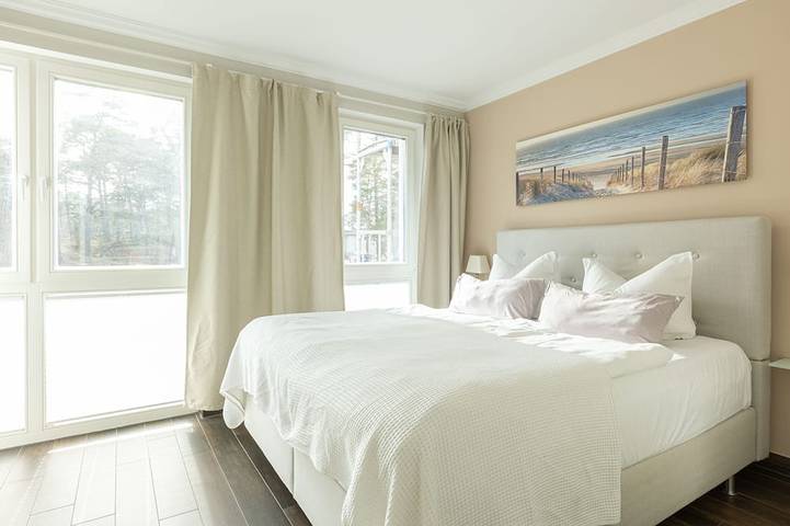 Entire apartment, 5 * Gallery apartment on the beach, 20m² south west roof terrace with outdoor fireplace, priv. sauna in Strand Baabe, Baabe