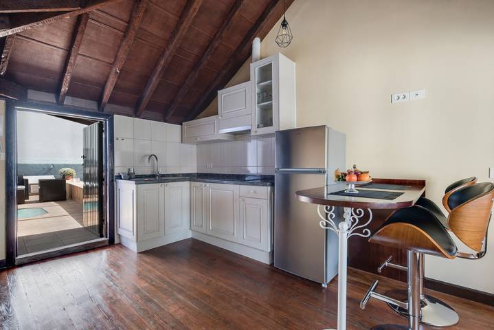 Apartamento entero, Apartamento "La Buhardilla de la Vicaría" en una ubicación inmejorable con terraza y Wifi in San Cristóbal de La Laguna, Tenerife Norte