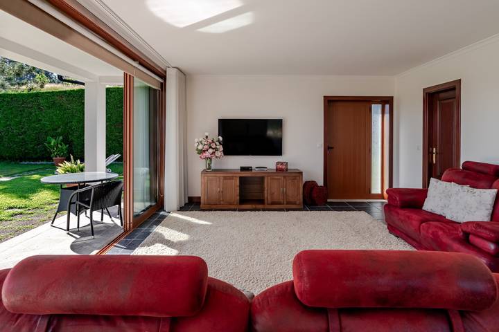 Holiday Home 'Quinta Do Outeirinho - Deluxe' with Mountain View, Wi-Fi and Air Conditioning in Agilde, Braga District