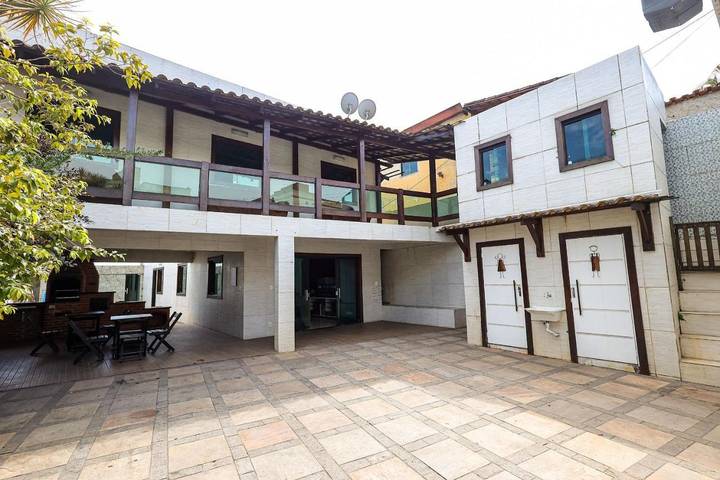 Casas e apartamentos de temporada para 30 pessoas, com terraço e piscina e ainda jardim and sauna, com animais de estimação em Venda Nova