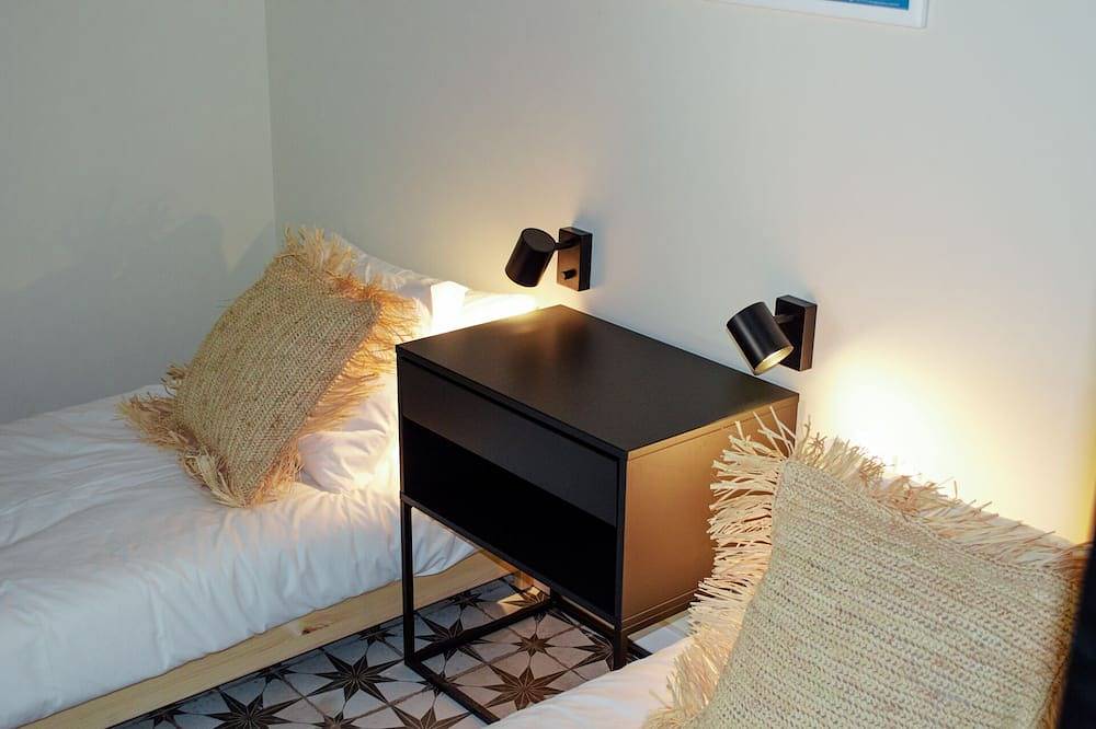 Entire apartment, Casa Belga very spacious loft/swimming pool at 65 km from Santiago de Compostela in San Salvador de Poio, Poio