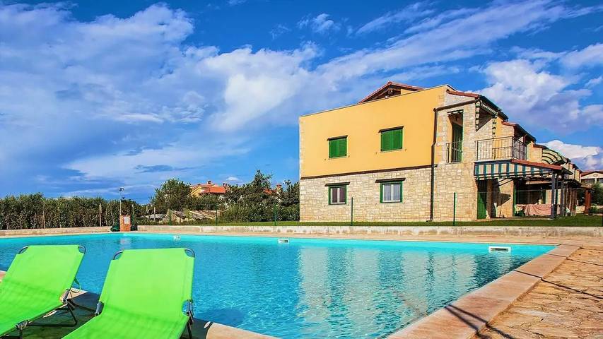 Ferienwohnung für 5 Personen, mit Garten und Pool