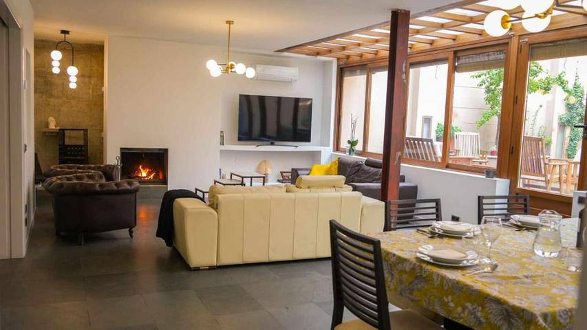 Casa de vacaciones para 9 personas, con jardín y jacuzzi además de piscina y terraza en Segovia