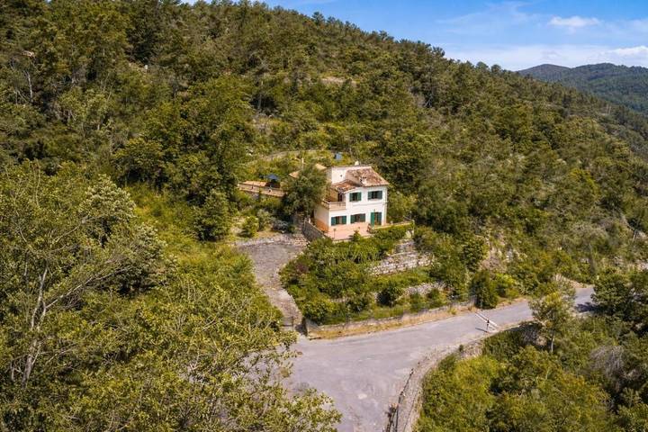 Ferienhaus für 7 Personen, mit Balkon und Whirlpool sowie Terrasse und Garten in Escorca