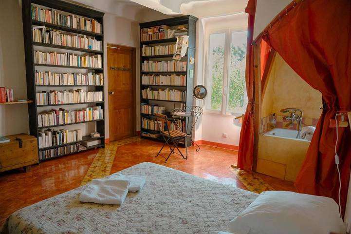 Location de vacances pour 2 personnes, avec piscine ainsi que jardin et vue, animaux acceptés à Trets - 3