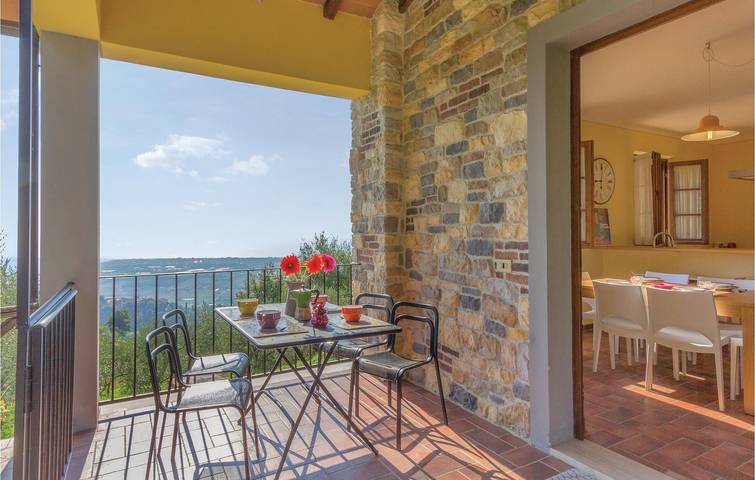 Luxuriöses 2BDR Apartment mit Pool & Parkplatz in Massarosa, Italienische Riviera