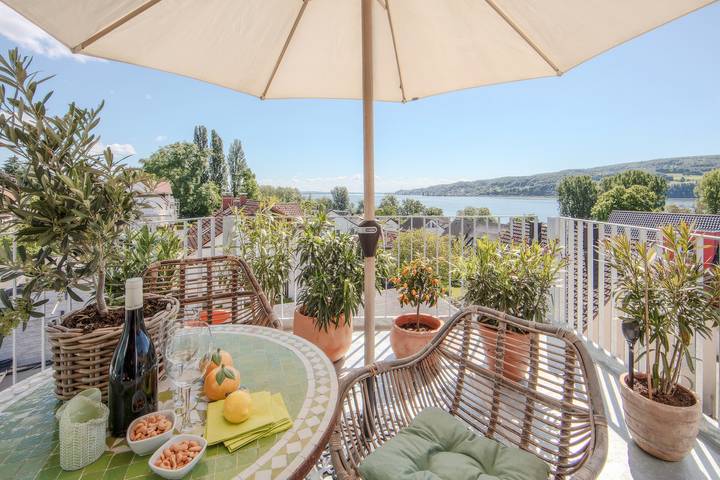 Ferienwohnung für 2 Personen, mit Balkon und Seeblick in