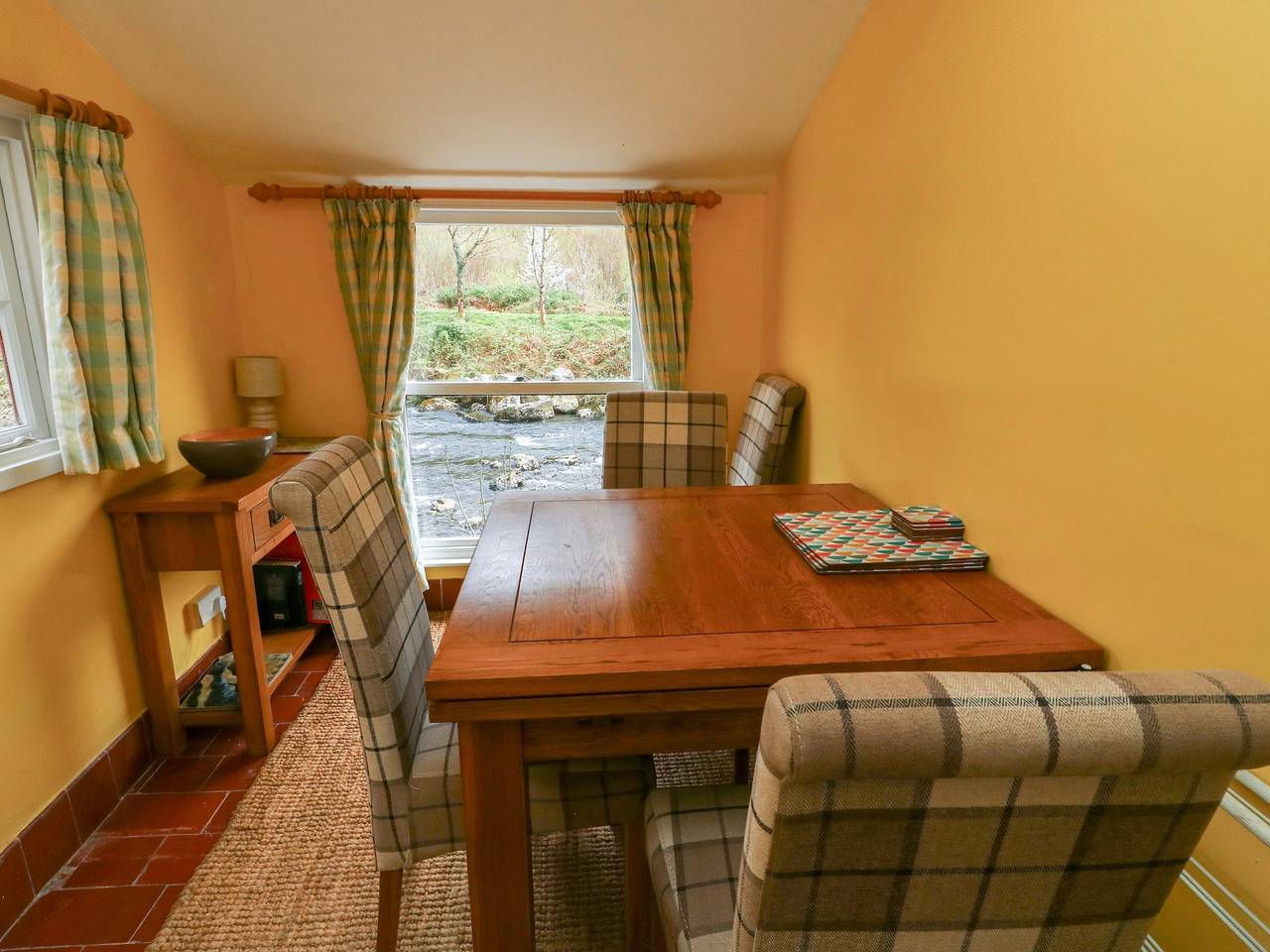 Riverbank Cottage in Beddgelert, Snowdonia